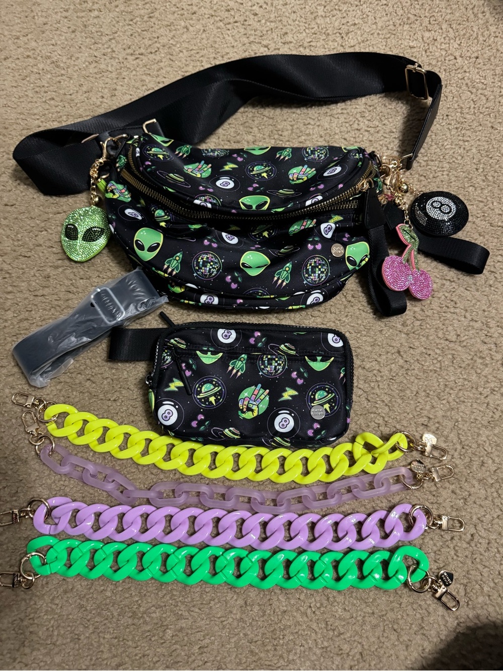 Gold blush alien chasers bag set with chains and charms - Picture 2 of 2